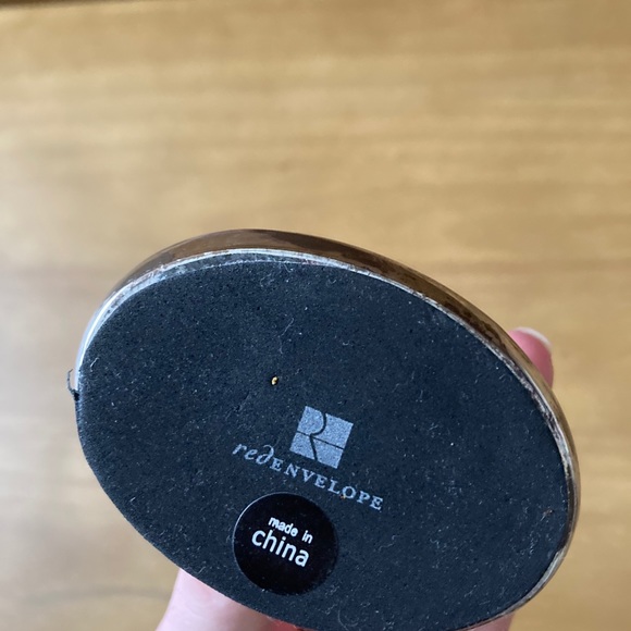 Red Envelope Elephant Ring Holder - Picture 4 of 4